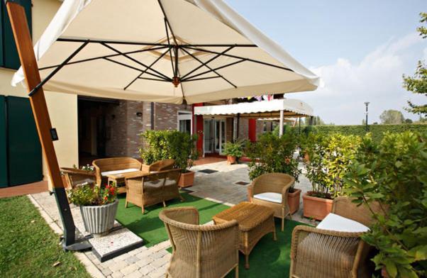 Hotel Gabarda Carpi Exterior photo